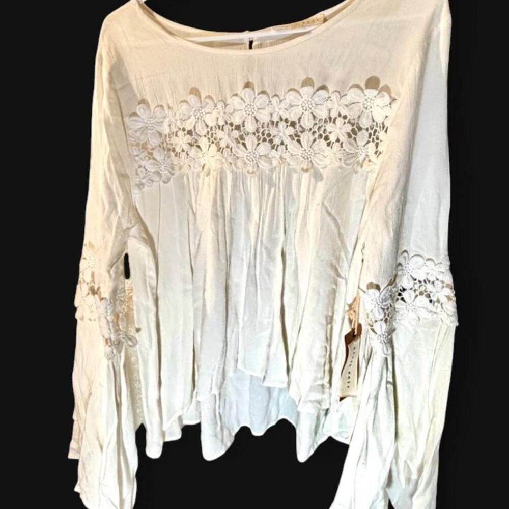 🚨 NEW Blush Noir Boho White Lace Bell-Sleeve Peasant Blouse. Size: Large